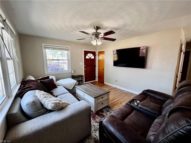 1114 Woodland Terrace DR, Chesapeake, VA 23323