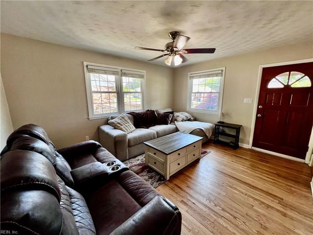 1114 Woodland Terrace DR, Chesapeake, VA 23323