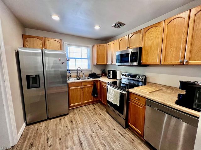 1114 Woodland Terrace DR, Chesapeake, VA 23323