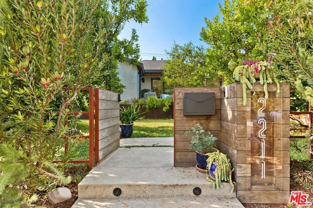 2211 Ashland Avenue, Santa Monica, CA 90405 — exterior