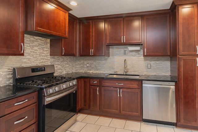 112020 Faber Lane, Chaska, MN 55318