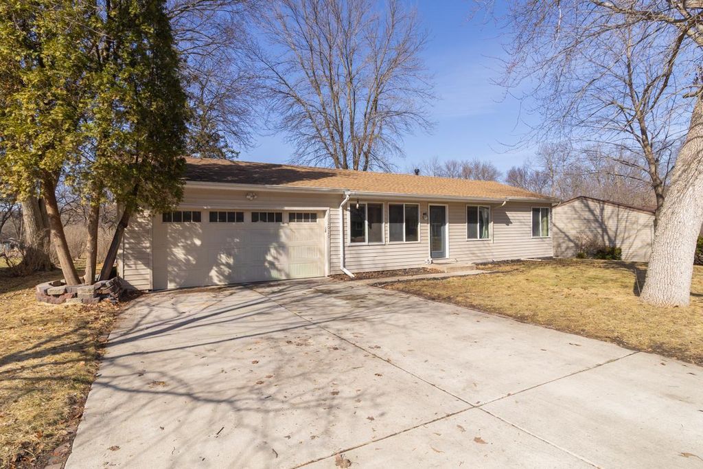 112020 Faber Lane, Chaska, MN 55318