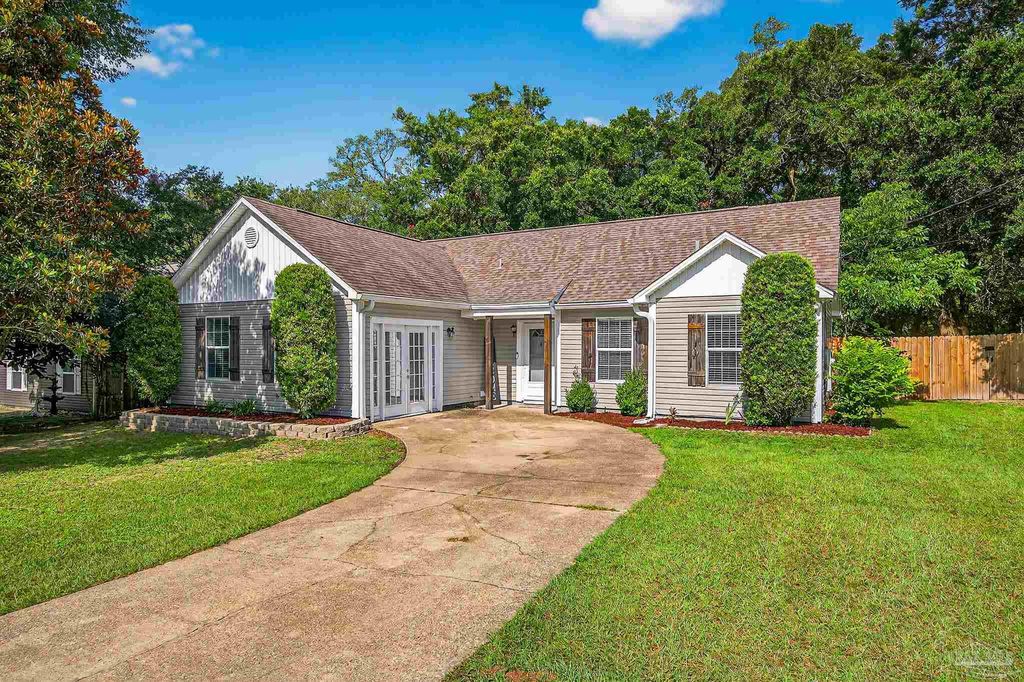 311 Robinhood Ln, Pensacola, FL 32526
