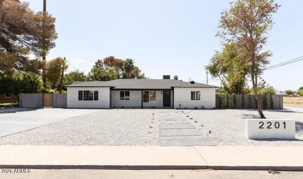 2201 E Amelia Avenue, Phoenix, AZ 85016 — exterior