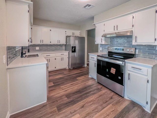 504 NW 60th St, Lawton, OK 73505