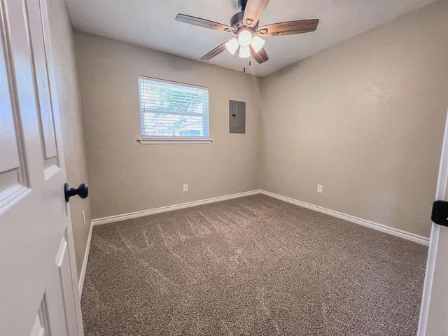 504 NW 60th St, Lawton, OK 73505