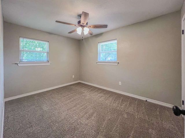 504 NW 60th St, Lawton, OK 73505