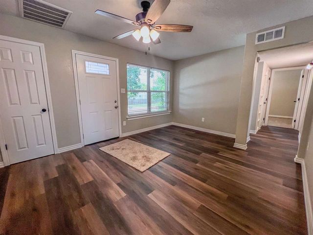 504 NW 60th St, Lawton, OK 73505