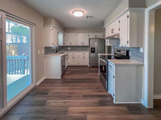 504 NW 60th St, Lawton, OK 73505