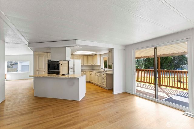 9527 Longmire Court SE, Yelm, WA 98597