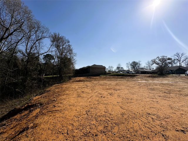 110 Elmwood Ct, Palestine, TX 75801