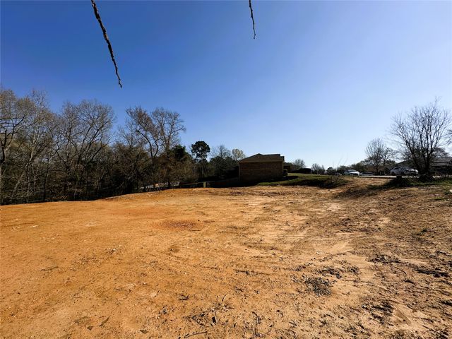 110 Elmwood Ct, Palestine, TX 75801