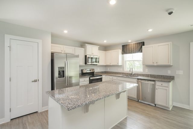 711 Cottage Dr, Columbia, TN 38401