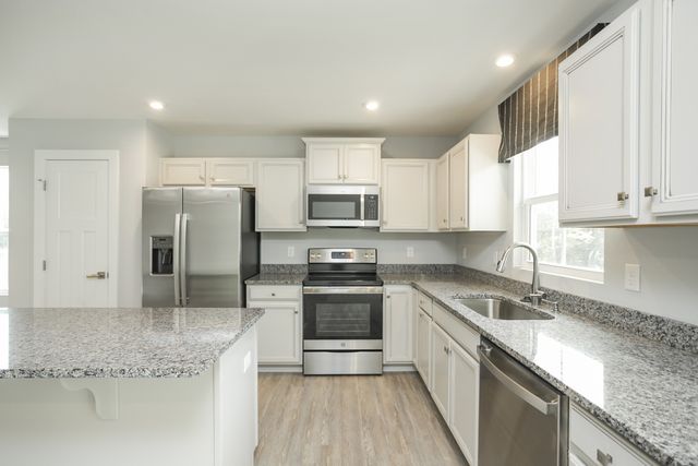 711 Cottage Dr, Columbia, TN 38401