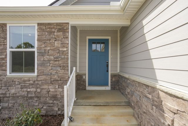 711 Cottage Dr, Columbia, TN 38401