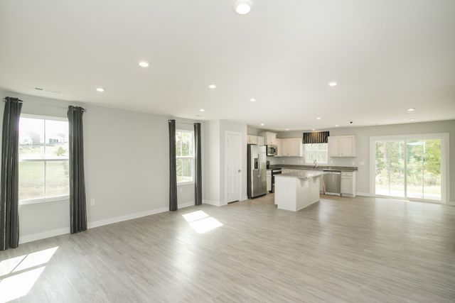 711 Cottage Dr, Columbia, TN 38401