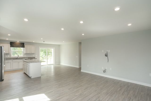 711 Cottage Dr, Columbia, TN 38401