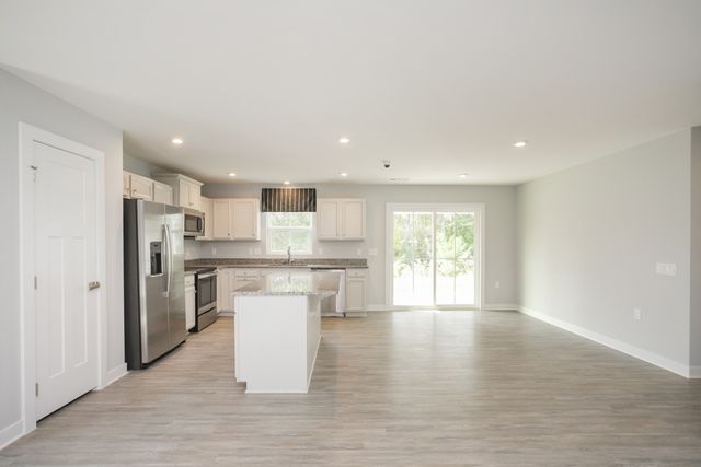 711 Cottage Dr, Columbia, TN 38401