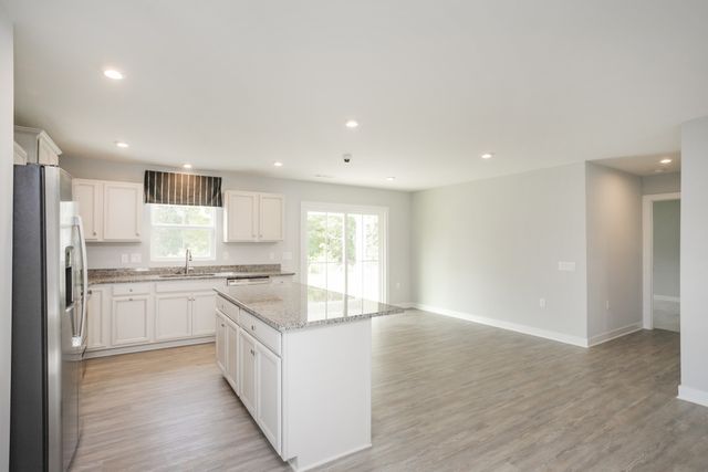 711 Cottage Dr, Columbia, TN 38401