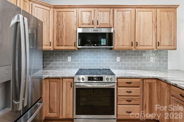 280 Bear River Lodge Trail, Marshall, NC 28753