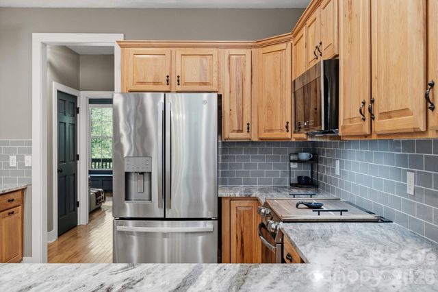 280 Bear River Lodge Trail, Marshall, NC 28753