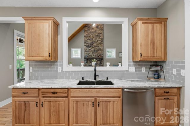 280 Bear River Lodge Trail, Marshall, NC 28753