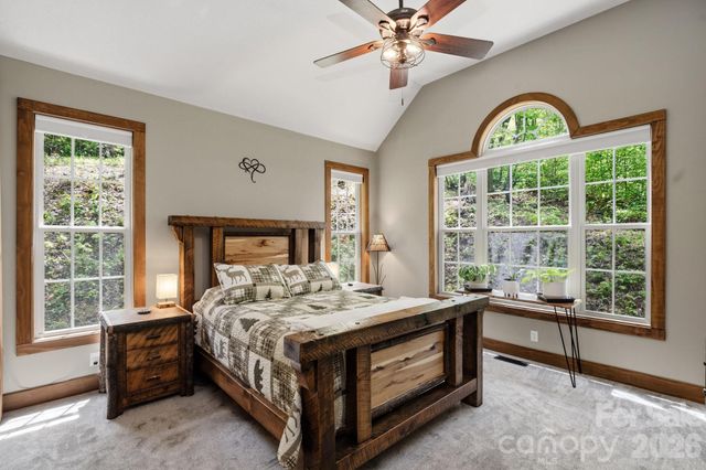280 Bear River Lodge Trail, Marshall, NC 28753