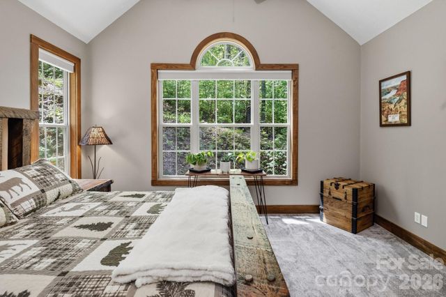 280 Bear River Lodge Trail, Marshall, NC 28753