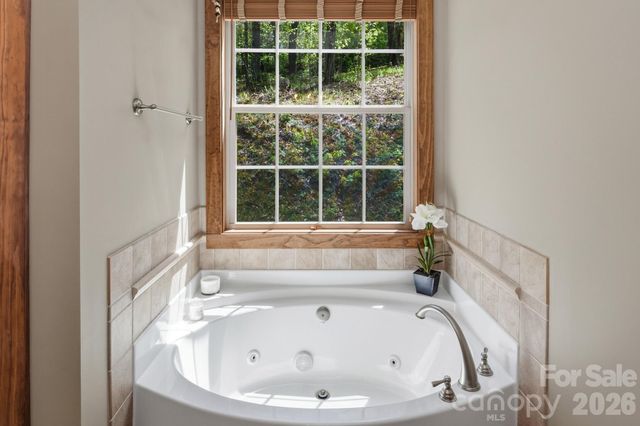 280 Bear River Lodge Trail, Marshall, NC 28753