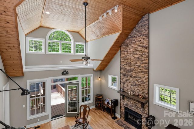 280 Bear River Lodge Trail, Marshall, NC 28753