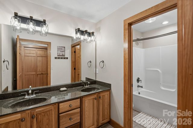 280 Bear River Lodge Trail, Marshall, NC 28753