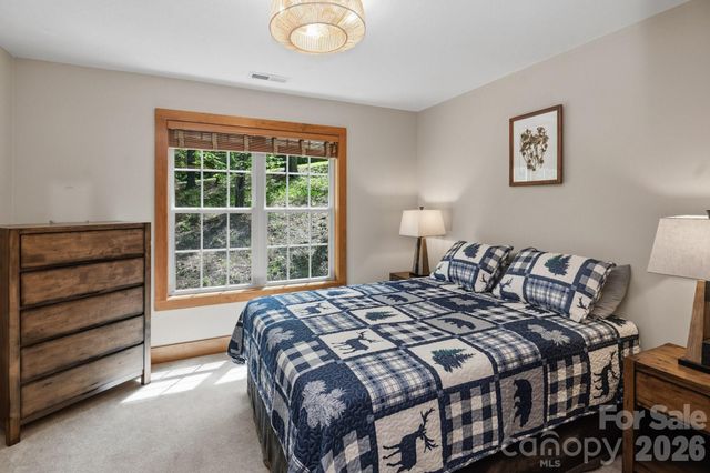 280 Bear River Lodge Trail, Marshall, NC 28753