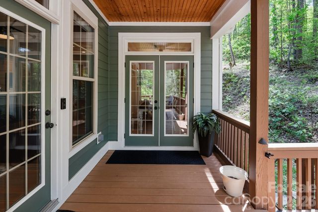 280 Bear River Lodge Trail, Marshall, NC 28753