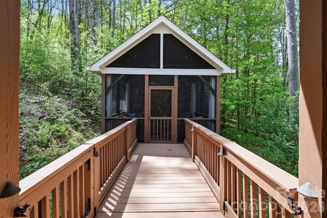 280 Bear River Lodge Trail, Marshall, NC 28753