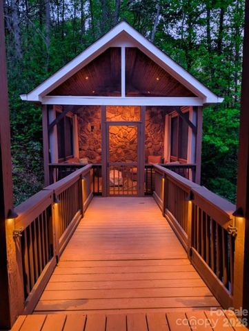 280 Bear River Lodge Trail, Marshall, NC 28753