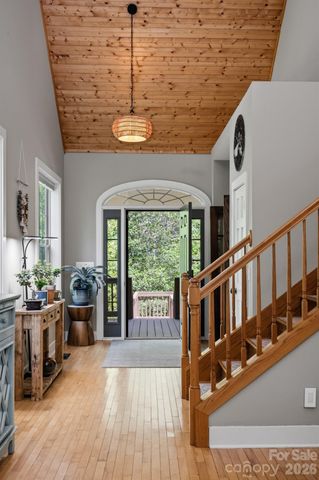 280 Bear River Lodge Trail, Marshall, NC 28753