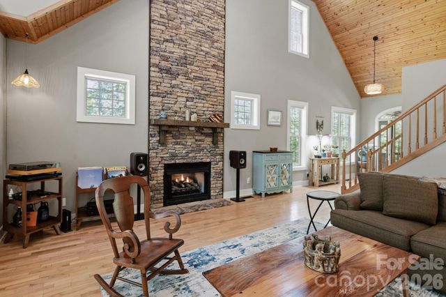 280 Bear River Lodge Trail, Marshall, NC 28753