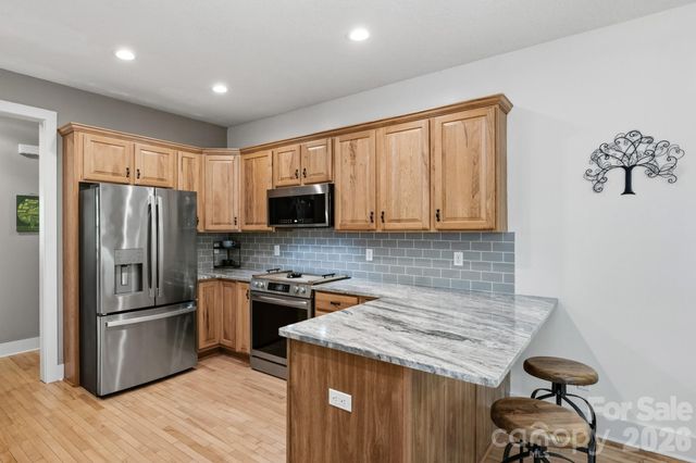 280 Bear River Lodge Trail, Marshall, NC 28753
