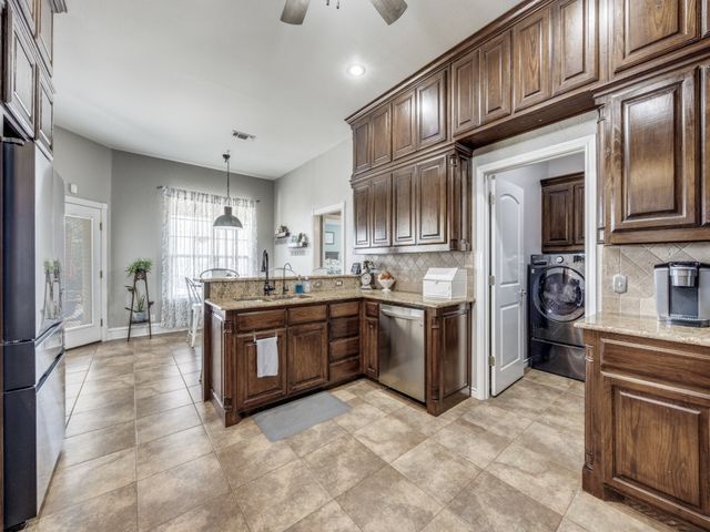 44 Fawn Hollow Circle, Denison, TX 75020