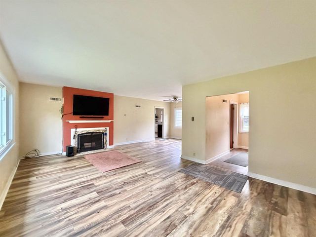 2221 E Ridge Road, Beloit, WI 53511