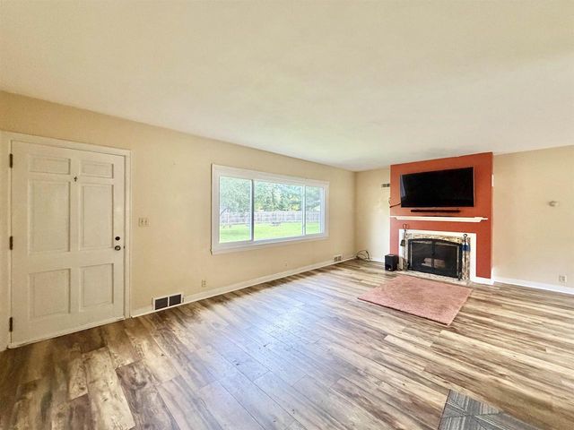 2221 E Ridge Road, Beloit, WI 53511