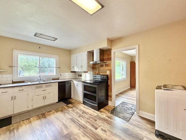 2221 E Ridge Road, Beloit, WI 53511