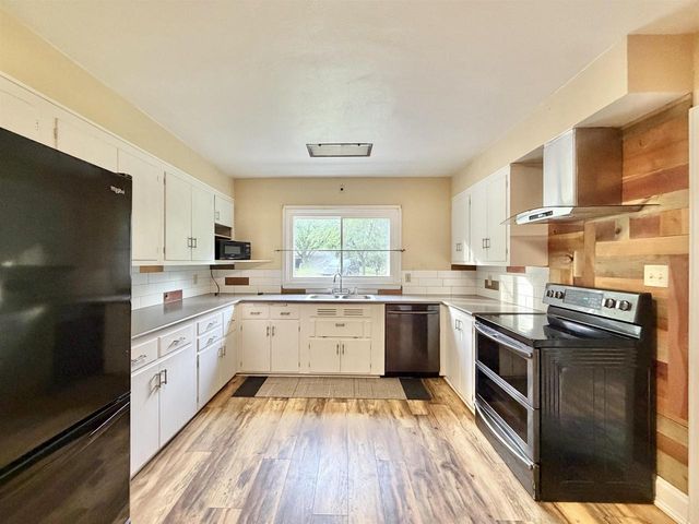2221 E Ridge Road, Beloit, WI 53511
