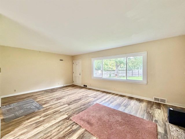 2221 E Ridge Road, Beloit, WI 53511