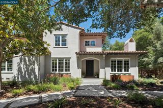 31 Sandy Ct, Orinda, CA 94563