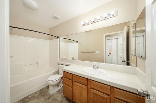 5506 Leeward Point Drive, Bakersfield, CA 93312
