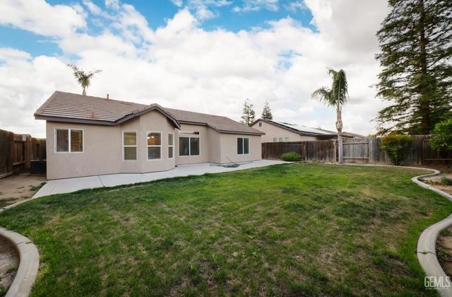 5506 Leeward Point Drive, Bakersfield, CA 93312