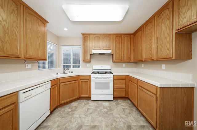 5506 Leeward Point Drive, Bakersfield, CA 93312