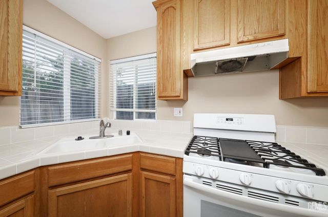 5506 Leeward Point Drive, Bakersfield, CA 93312
