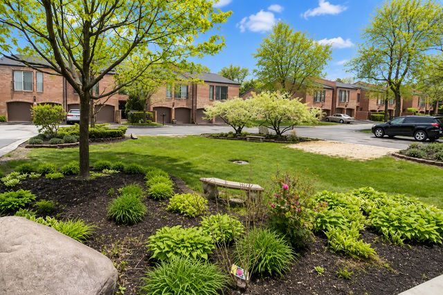 2S727 Williamsburg Court, Oak Brook, IL 60523